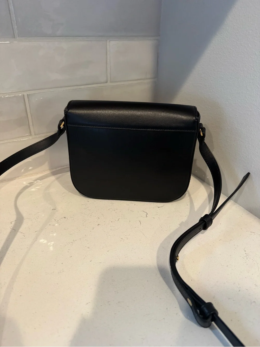 DEMEILLER Vancouver Black Leather Crossbody Bag with Gold Hardware NWT - Picture 3 of 11